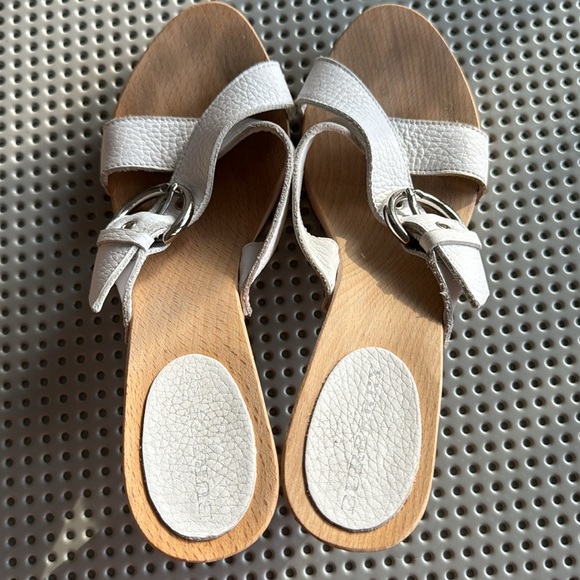 BURBERRY WHITE LEATHER MULES - Picture 8 of 8
